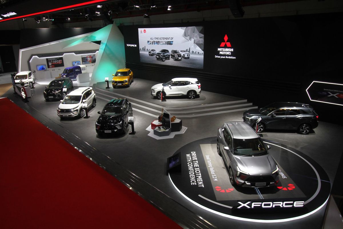 XForce jadi bintang di booth Mitsubishi pada ajang IIMS 2024