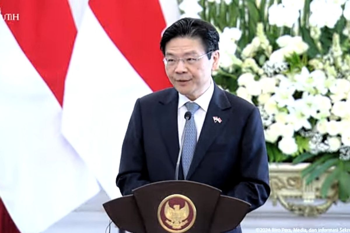 Perdana Menteri (PM) Singapura Lawrence Wong menyampaikan keterangan pers setelah dua jam berdiskusi dengan Presiden Prabowo Subianto di Istana Merdeka, Kompleks Istana Kepresidenan, Jakarta Pusat, Rabu (6/11/2024).