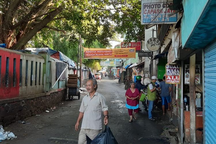 Kondisi Pasar Haurpancuh setelah ditutup Pemkot Bandung karena salah satu pedagangnya terpapar Covid-19. 