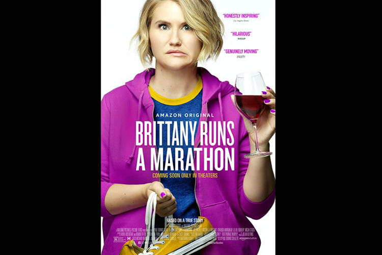 Jillian Bell dalam film komedi Britanny Runs a Marathon (2019).