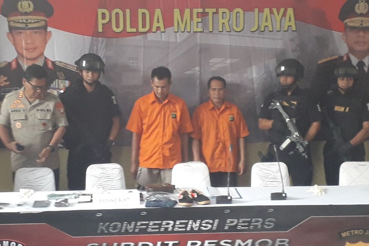 Dua orang pelaku curanmor dihadirkan dalam konferensi pers pengungkapan kasus curanmor kelompok Lampung di RS Polri Kramat Jati, Sabtu (15/6/2019).