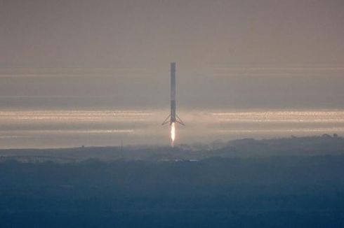 SpaceX Luncurkan 10 Satelit Komunikasi Iridium 