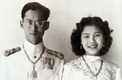 Potret Masa Muda Ratu Sirikit dan Kisah Cinta dengan Raja Bhumibol