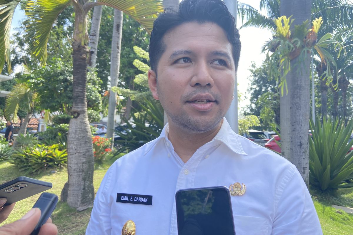 Wakil Gubernur Jatim Emil Elestianto Dardak di Kantor Gubernur Jatim, Rabu (25/3/2026)