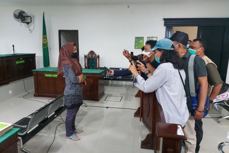 Juliharni, orangtua G usai mendengar putusan hakim di Pengadilan Negeri (PN) Bengkulu