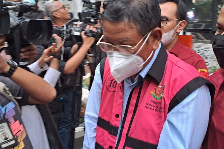Eks Dirjen Kimia Farmasi dan Tekstil Kemenperin M Khayam saat ditahan di kasus korupsi impor garam di Gedung Kejagung, Jakarta Selatan, Rabu (2/11/2022). 