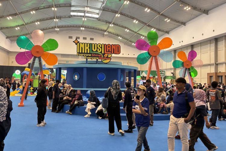 InklusiLand 2025 menghadirkan ruang publik yang ramah disabilitas dengan berbagai aktivitas, mulai dari fun walk, permainan sensori, zona seni, hingga panggung ekspresi. Kegiatan ini digelar dalam rangka memperingati Hari Disabilitas Internasional 2025 di Hall 10 ICE BSD, Tangerang, Banten, Minggu (7/12/2025).