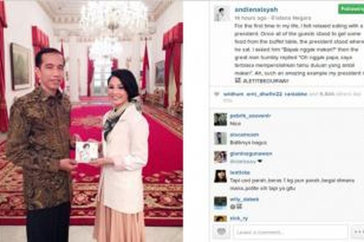 Presiden Republik Indonesia Joko Widodo menerima album Let It Be My Way dari vokalis Andien Aisyah di Istana Negara, Jakarta Pusat, Senin (16/3/2015).