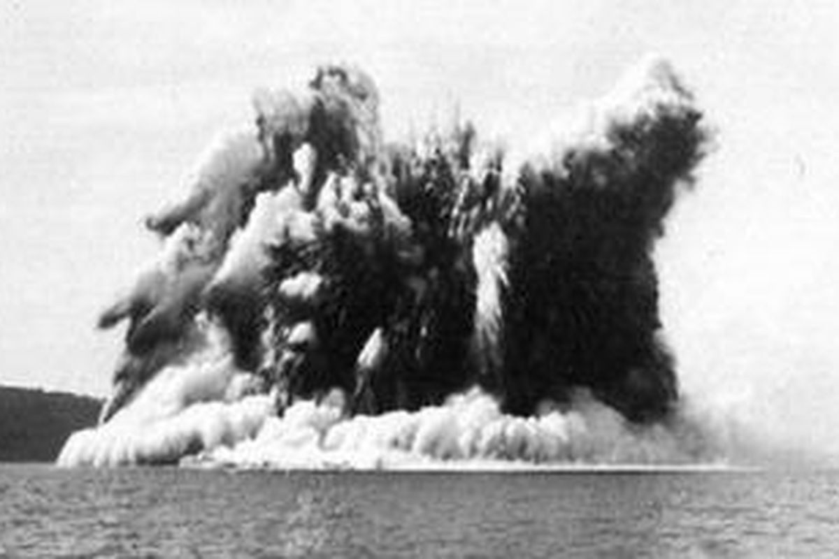 Ledakan dahsyat dari bawah laut yang mengawali lahirnya Anak Krakatau terekam pada tahun 1928-1929.