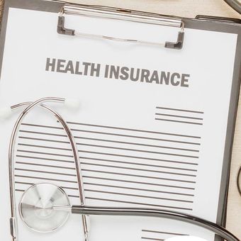 Asuransi bisa membantu kita terhindar dari risiko keuangan.