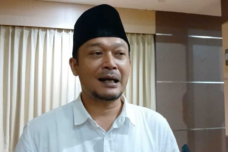Ketua KPU Jawa Tengah, Handi Tri Ujiono diwawancarai usai Rakor Pemantapan Isu-isu Strategis Jelang Pilkada serentak 2024, Kota Semarang, Rabu (26/6/2024).