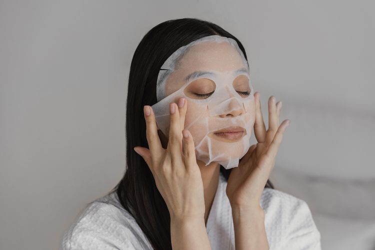 Perlukah Pakai Masker Kolagen dalam Rutinitas Skincare?