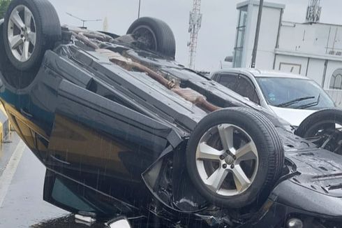 Mobil Terbalik di JLNT Antasari, Diduga karena Jalan Licin