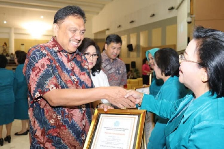 Gubernur Sulawesi Utara Olly Dondokambey, saat membuka kegiatan Temu Kader PKK/Jambore Tingkat Provinsi Sulut di Auditorium Mapalus, Jumat (16/11/2018) pagi.