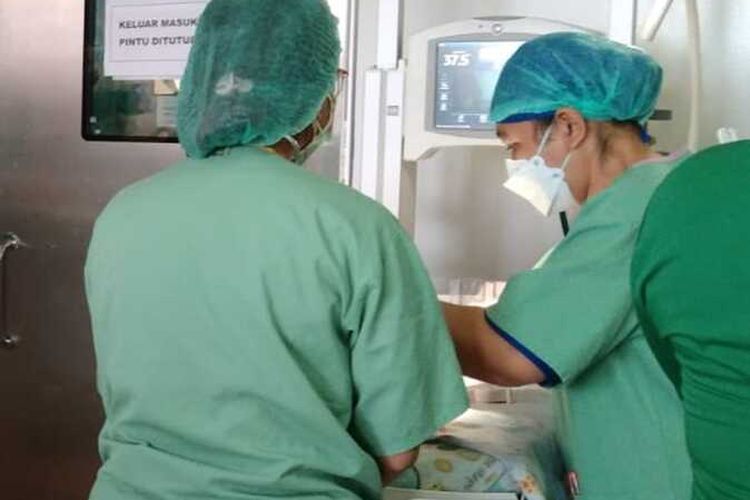 paska persalinan secara Caesar bayi kembar empat di RSUD Provinsi NTB, Tabu (7/9/2022) berjalan lancar