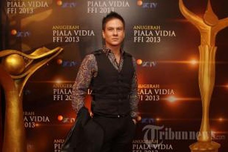 Artis peran dan model Bertrand Antolin hadir pada acara Malam Anugerah Piala Vidia FFI 2013 di Teater Tanah Airku, Taman Mini Indonesia Indah (TMII), Jakarta Timur, Rabu (27/11/2013).