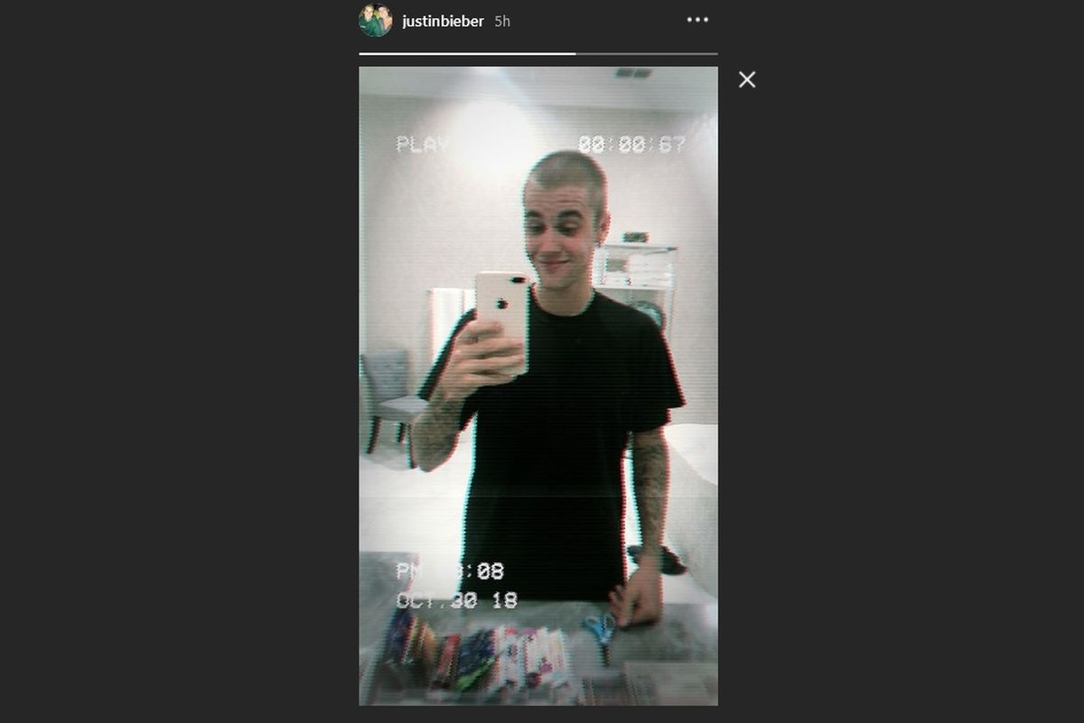 Penyanyi pop Justin Bieber memamerkan penampilan dengan gaya rambut baru.