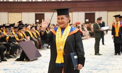 Raih Gelar Doktor, Walkot Semarang Lulus dengan Predikat Summa Cum Laude