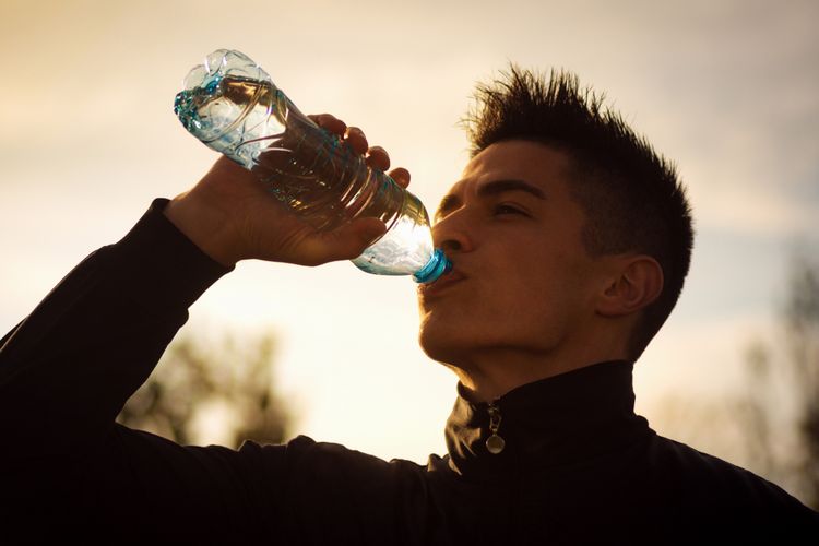 Ilustrasi minum air