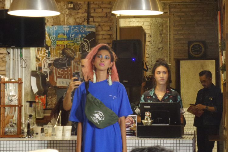 Salah satu koleksi Filosofi Kopi Apparel.