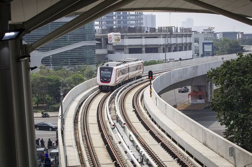 LRT Tak Kunjung Beroperasi, Ini Penjelasan Anies