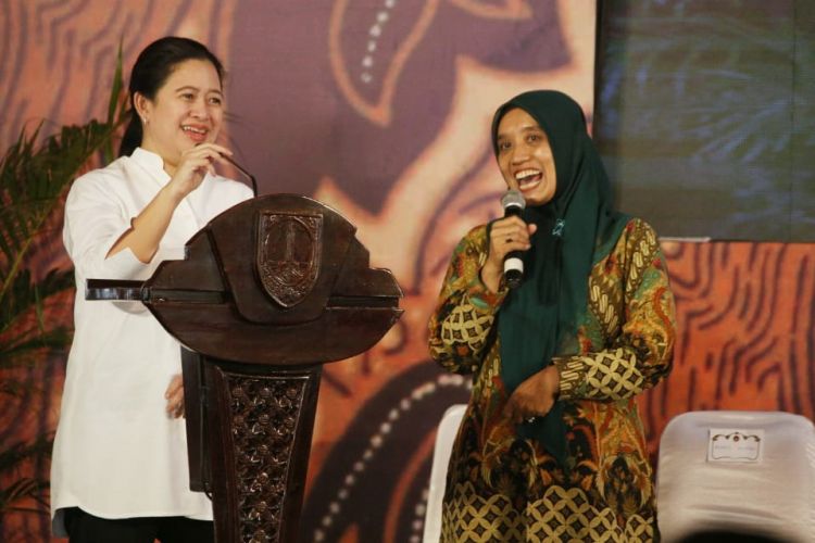 :Jika seluruh program bantuan yang diberikan terbukti dimanfaatkan dengan baik, kami akan tetap upaya program tersebut bisa diberikan kembali, pesan Menko PMK Puan saat menyampaikan bantuan sosial langsung kepada masyarakat Surakarta, di Pendapi Agung Kota Surakarta, Surakarta, Jumat (9/11/2018).
