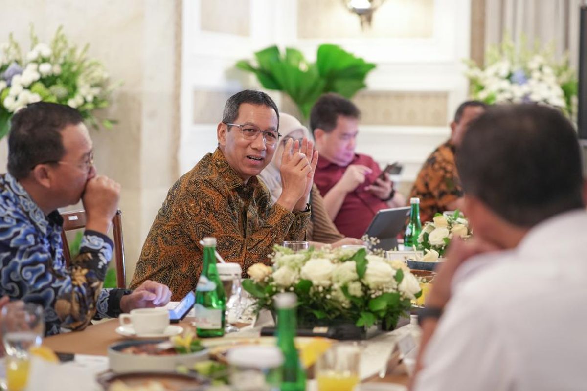 Pj Gubernur DKI Jakarta Heru Budi Hartono menggelar pertemuan terbatas dengan pengusaha properti dan ritel di Rumah Dinas Gubernur DKI Jakarta, Rabu (12/7/2023).