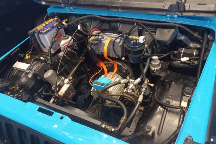 Suzuki Jimny Katana hasil konversi ke mobil listrik oleh SMKN 26 dipajang di PEVS 2024