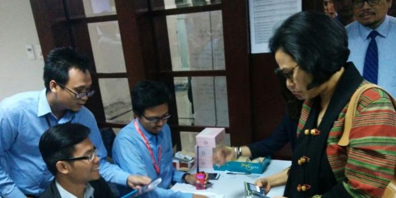 Menteri Keuangan Sri Mulyani Indrawati sambangi tempat pelayanan pendaftaran tax amnesty di Gedung Direktorat Jendral Pajak, Jakarta, beberapa waktu lalu.