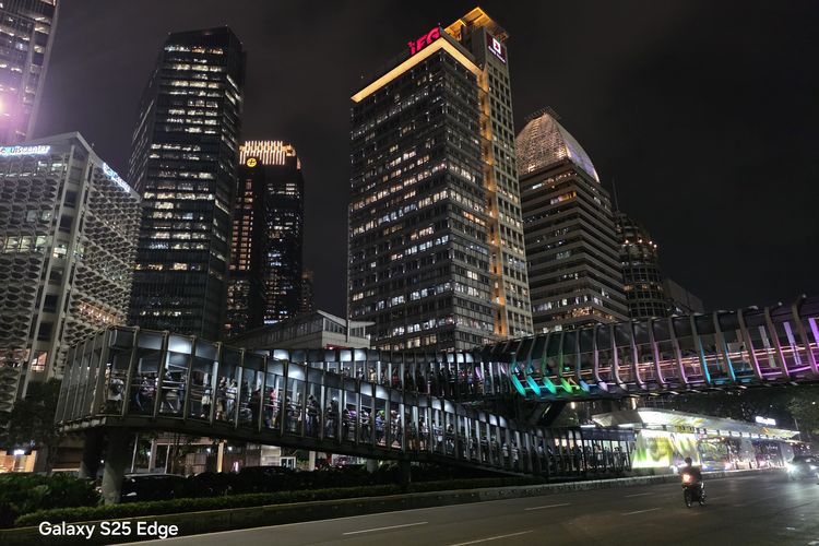 Hasil foto kamera ultrawide 12 MP Galaxy S25 Edge.