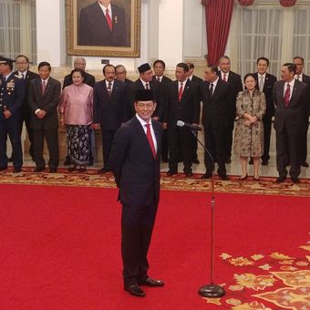 Letnan Jenderal Doni Monardo resmi menjabat sebagai Kepala Badan Nasional Penanggulangan Bencana. Ia dilantik Presiden Joko Widodo di Istana Negara, Jakarta, Rabu (9/1/2019) pagi.