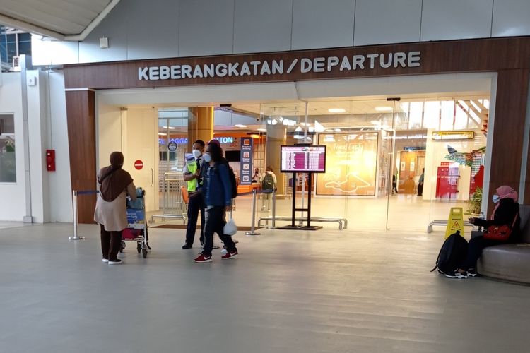 Aturan baru naik pesawat di Bandara Lombok, kini tidak wajib tes PCR dan antigen.