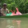 Akses Jalan Masih Terendam Banjir, Warga di Luwu Utara Harus Naik Perahu untuk Ambil Bantuan