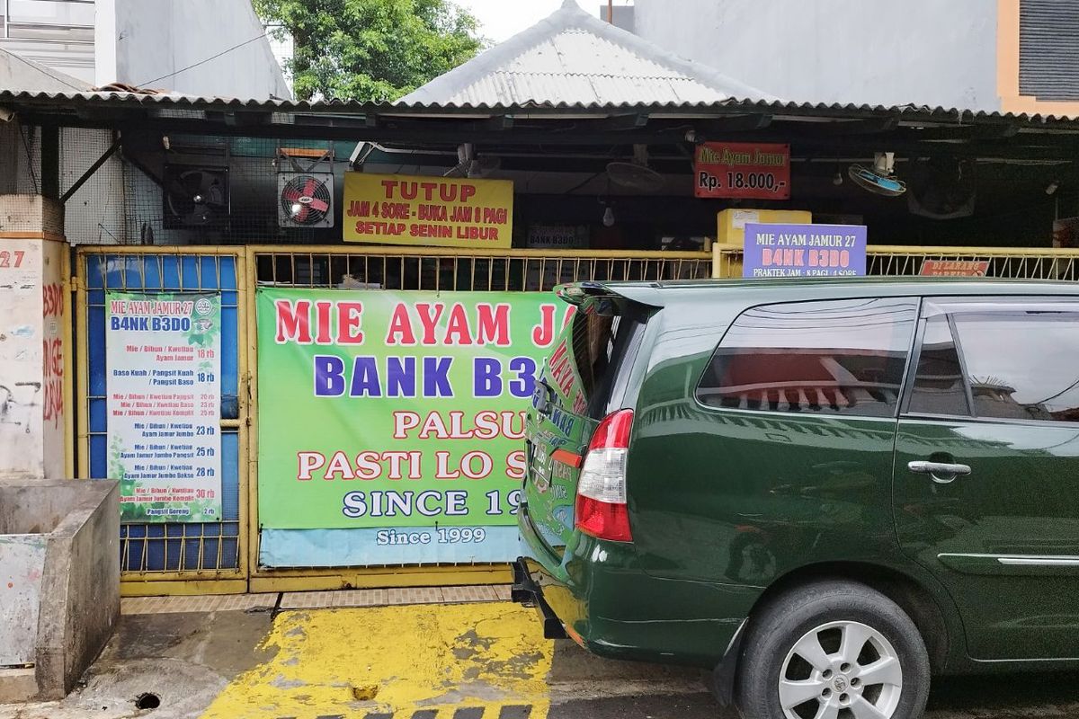 Tampak depan kedai bakmi di Kwitang, Jakarta Pusat, yang tutup pada Selasa (7/2/2023). (KOMPAS.com/XENA OLIVIA)