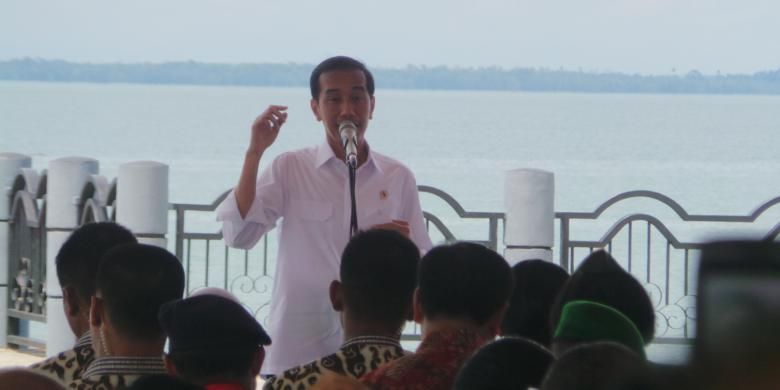 Presiden Joko Widodo di acara Hari Nusantara 2014, Pantai Siring Laut, Kabupaten Kotabaru, Kalimantan Selatan, Senin (15/12/2014).