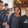 Bingung Anaknya Tak Masuk Jalur Zonasi SMA Pilihan di Solo karena Jarak Berubah, Iin Datangi Gibran