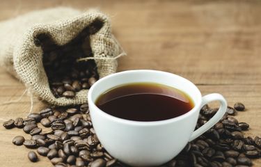 Kopi hitam bisa meningkatkan metabolisme tubuh sehingga bisa membantu penurunan berat badan.