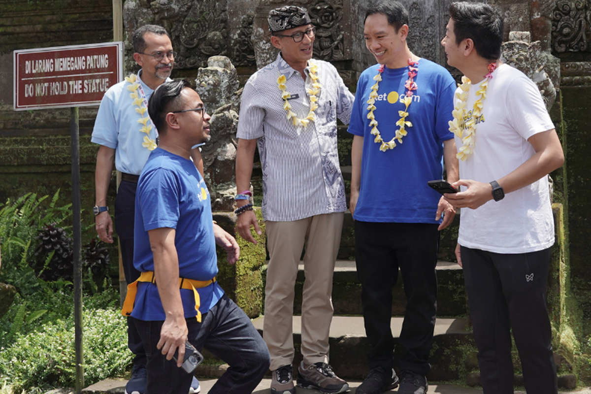 Left to right: Dudi Arisandi, Chief People Officer tiket.com, Sandiaga S Uno, Minister of Tourism and Creative Economy Republic of Indonesia, George Hendrata, CEO tiket.com, Gaery Undarsa, Co-Founder & Chief Marketing Officer tiket.com. 