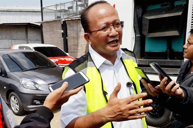 Wirawan Kepala Divisi Operasi I PT. Istaka Karya saat menemui wartawan di sisi Utara proyek underpass Kentungan, Sleman, Yogyakarta, Rabu (24/7/2019).