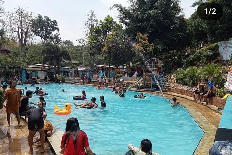 Lembah Mbencirang merupakan wisata alam di Mojokerto, Jawa Timur. 