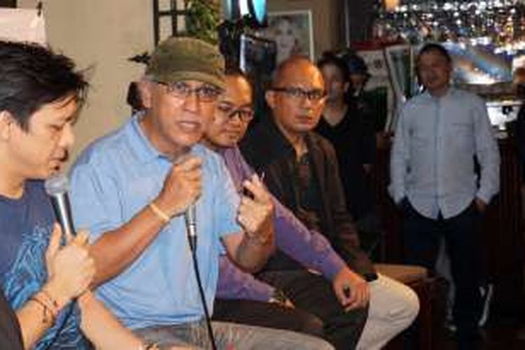 Artis suara Iwan Fals, saat peluncuran album Satu saat diremui di Pisa Kafe Menteng, Jakarta Pusat, Rabu (11/5/2016).