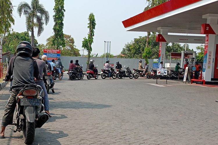 Antrean Pertalite Mengular di Sidoarjo, Pertamina Sebut Konsumsi Bergeser
