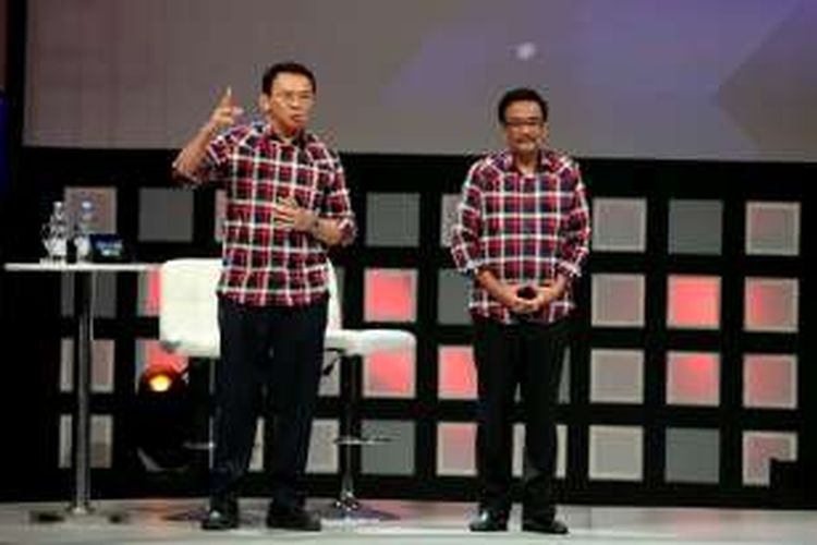 Kandidat calon gubernur dan wakil gubernur DKI Jakarta no urut 2, Basuki Tjahaja Purnama dan Djarot Saiful Hidayat saat debat kandidat program acara Rosi dan Kandidat Pemimpin yang di selenggarakan Kompas TV Jakarta di Djakarta Theater Ballroom, Jakarta, Kamis (15/12/2016). 