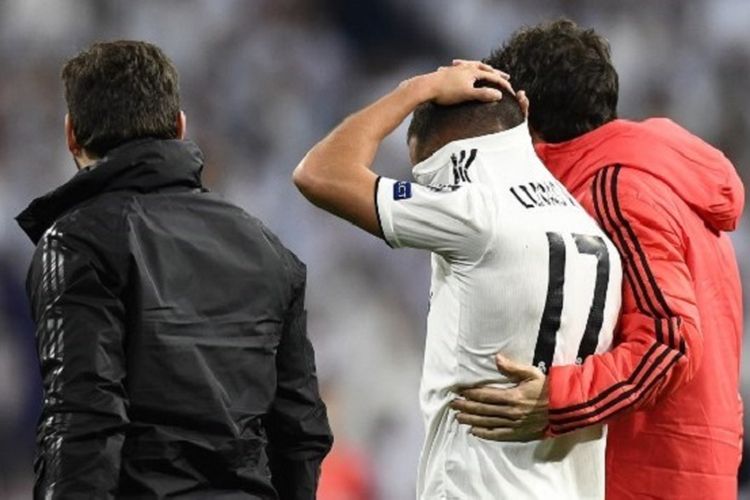 Lucas Vasquez mengalami cedera pada pertandingan Real Madrid vs Ajax Amsterdam di Stadion Santiago Bernabeu dalam babak 16 besar Liga Champions, 5 Maret 2019. 