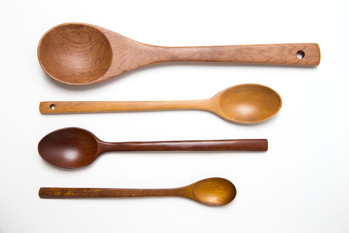 Ilustrasi sendok kayu berbagai ukuran