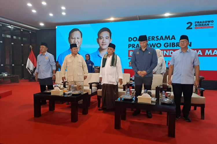 Capres nomor urut 2 Prabowo Subianto menghadiri acara doa bersama 2 ribu Kiai di Banten, Minggu (3/12/2023). 