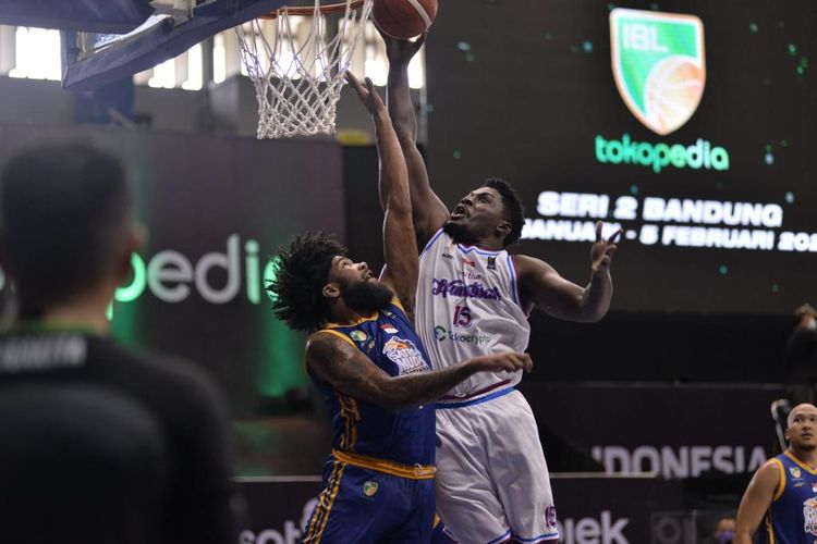 Laga antara Hangtuah Jakarta vs Satria Muda Pertamina akan tersaji pada babak pertama playoff IBL 2022 yang rencananya akan digelar pada Agustus 2022. Satria Muda Pertamina Jakarta menjadi tim pertama yang lolos ke semifinal IBL 2022 usai mengalahkan Amartha Hangtuah dengan skor 82-75 pada gim kedua di GOR C-Tra Arena, Bandung, pada Minggu (14/8/2022).