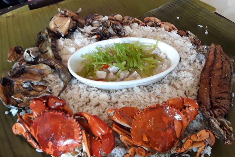 Boodle Fight Seafood di restoran Seafood Island, Cebu City, Filipina.