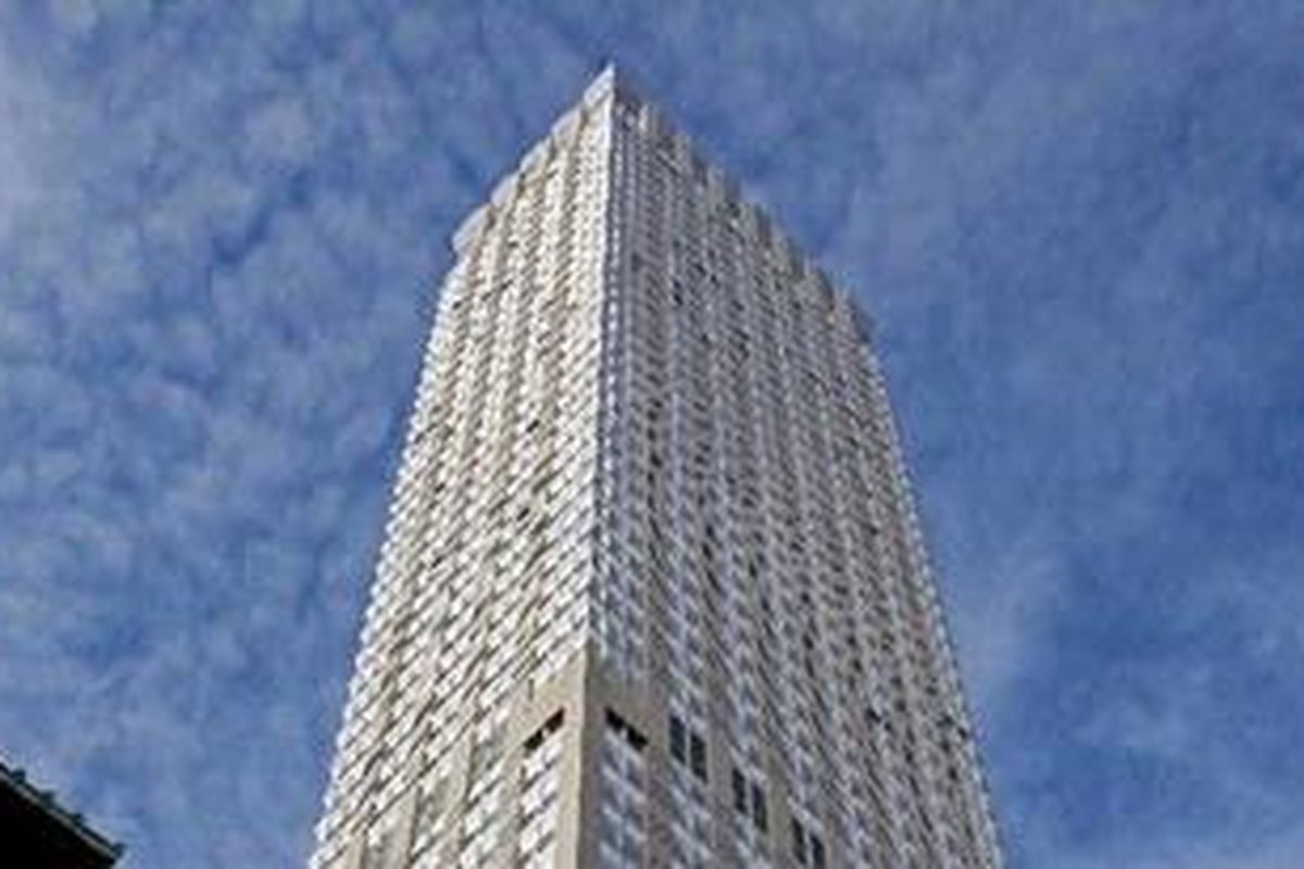 Bagian paling luar biasa dari gedung ini adalah penthouse di lantai 59. Penthouse tersebut akan dijual di pasaran dengan harga lebih dari Rp 153 miliar.
