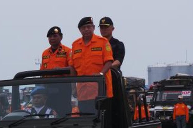 Presiden Susilo Bambang Yudhoyono memimpin apel siaga Hari Ulang Tahun ke-42 Badan SAR Nasional di Pelabuhan Merak, Banten, Rabu (5/3/2014).